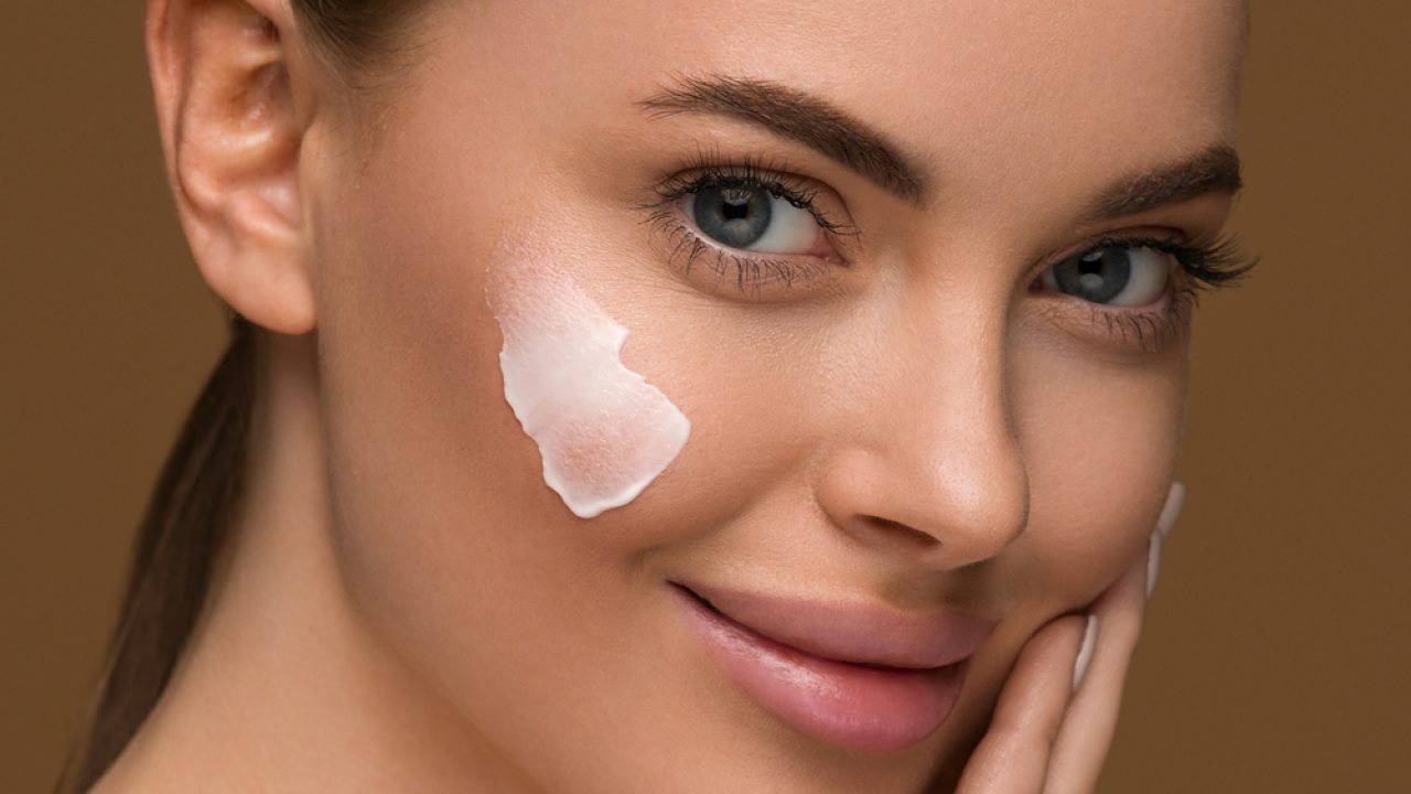 Care este diferența între crema de zi și cea de noapte