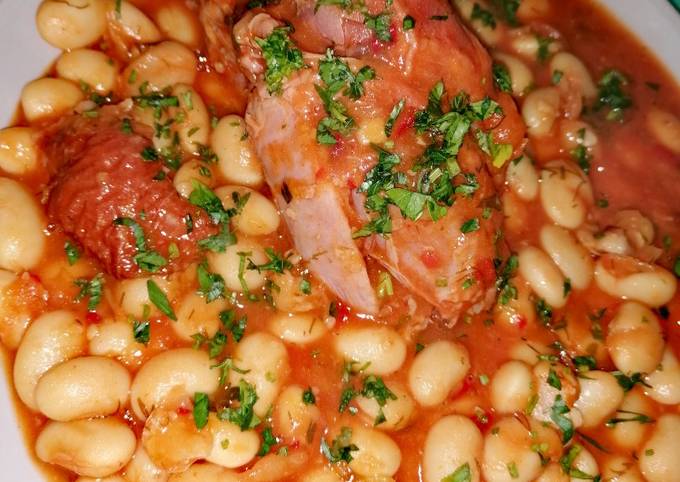 Cum se prepară ca la carte fasolea cu ciolan