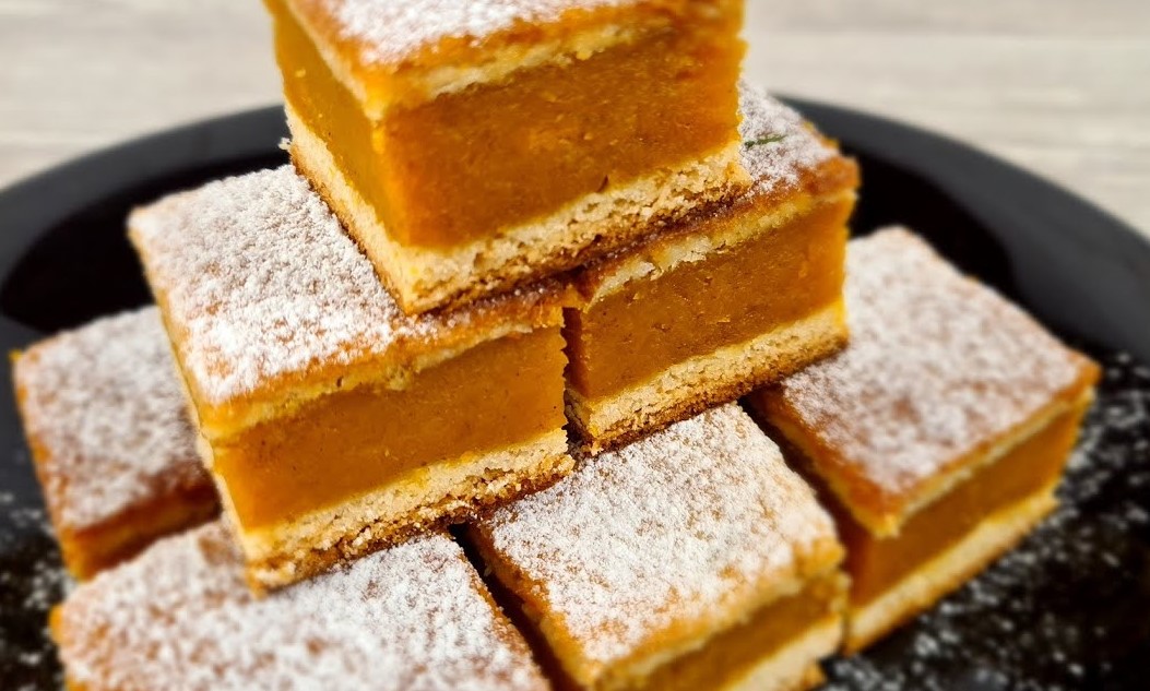 Plăcintă cu dovleac. Ce alte ingrediente să adaugi pentru un gust desăvârșit. Rețeta detaliată pas cu pas