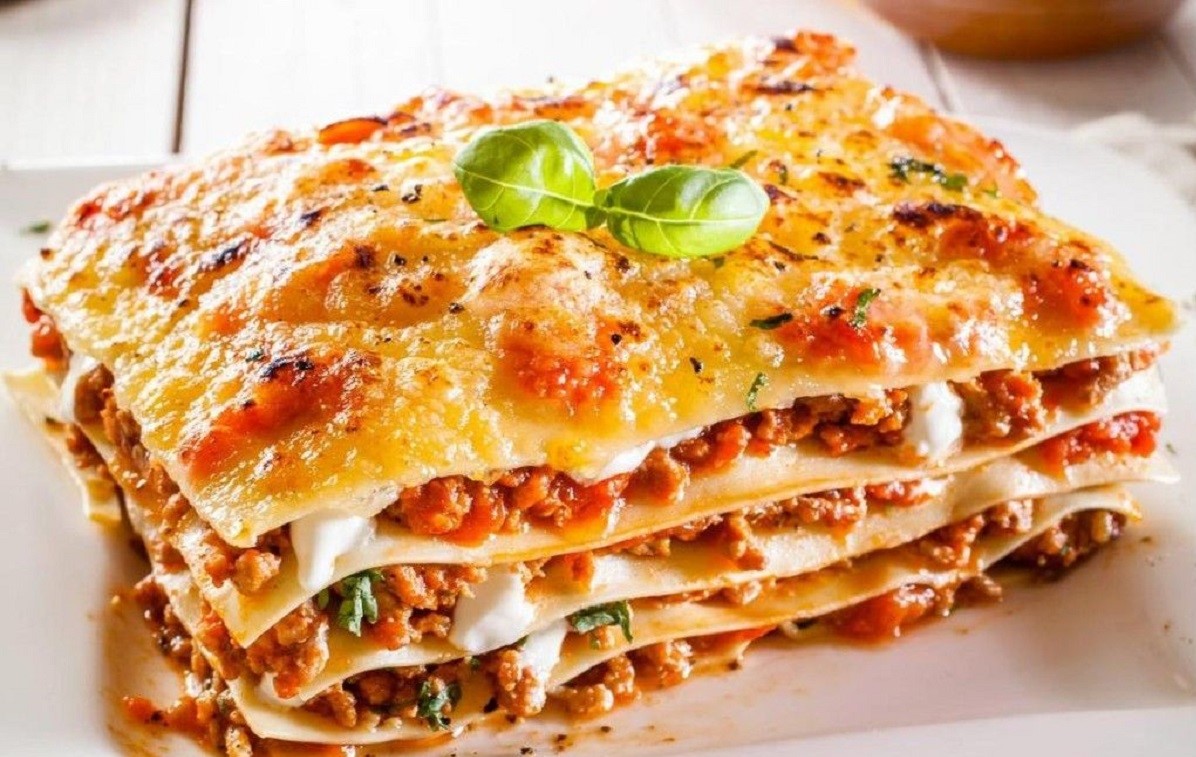 Rețetă de lasagna. Cum se prepară acest fel de mâncare fără să cumperi foile de lasagna gata făcute
