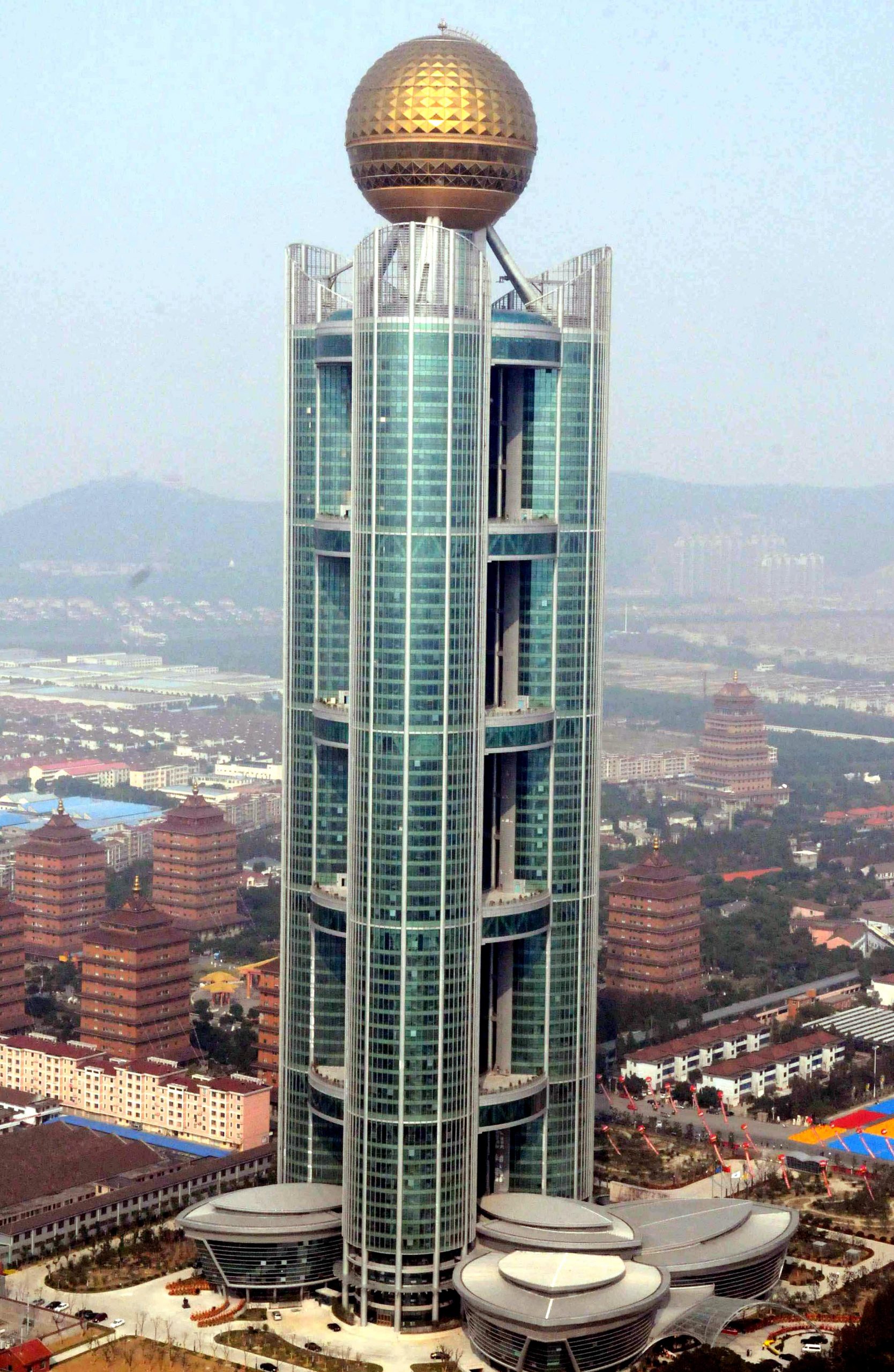 Zgârie-norul din Huaxi, China