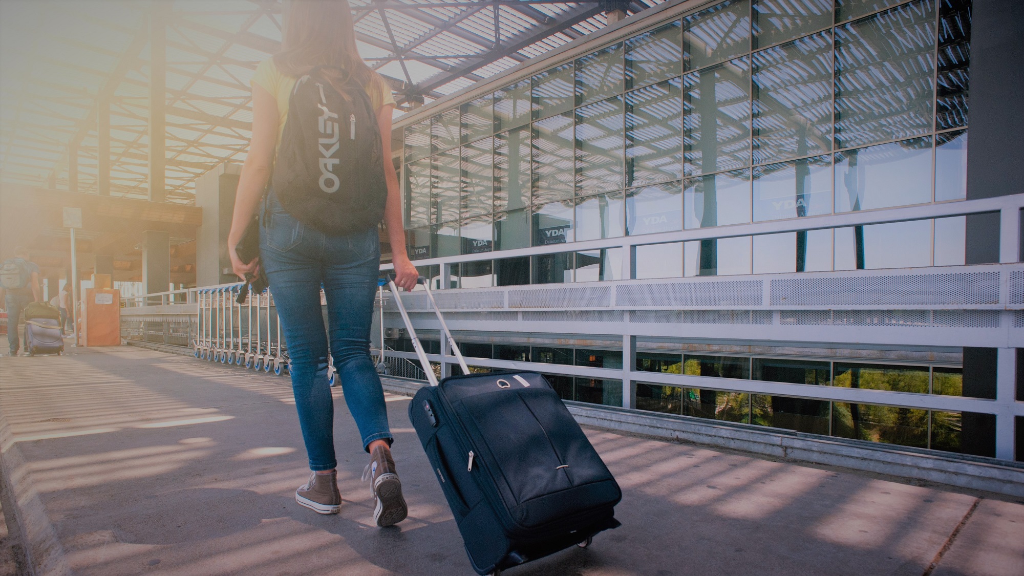 Ce drepturi au pasagerii, dacă un zbor e devansat cu mai mult de o oră