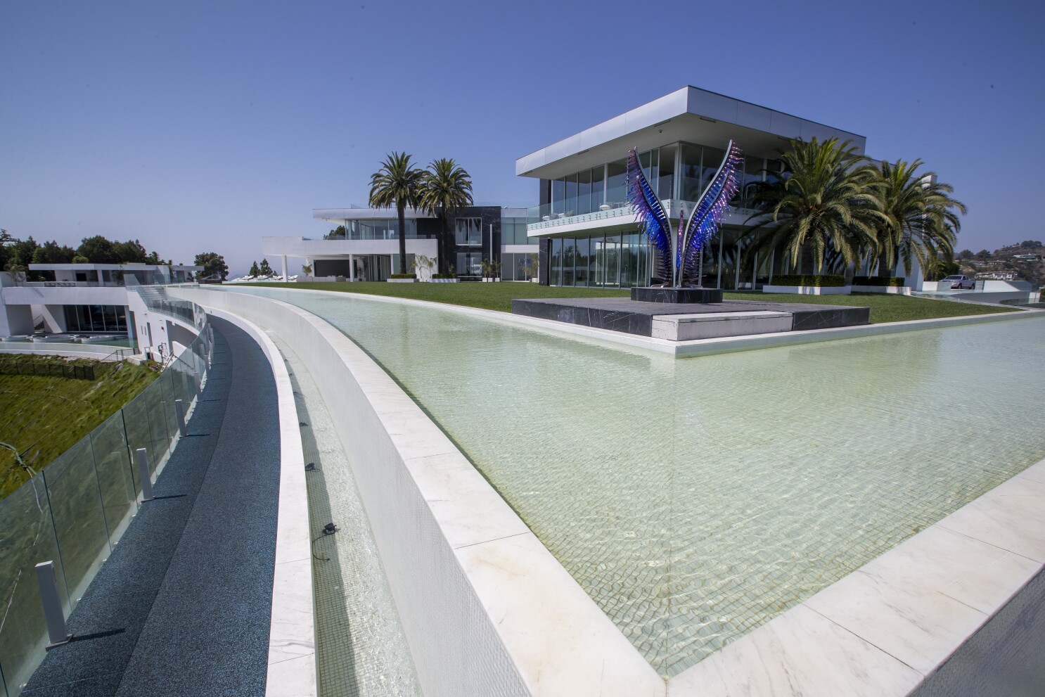 Una dintre piscinele casei