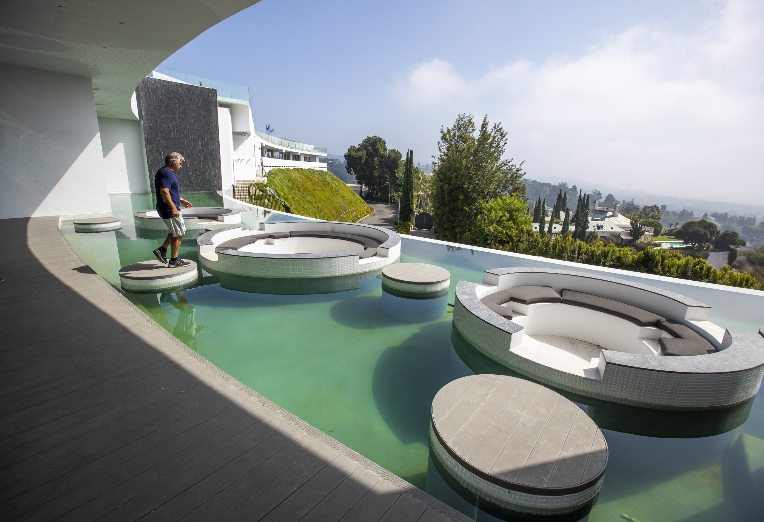 Una dintre piscinele casei