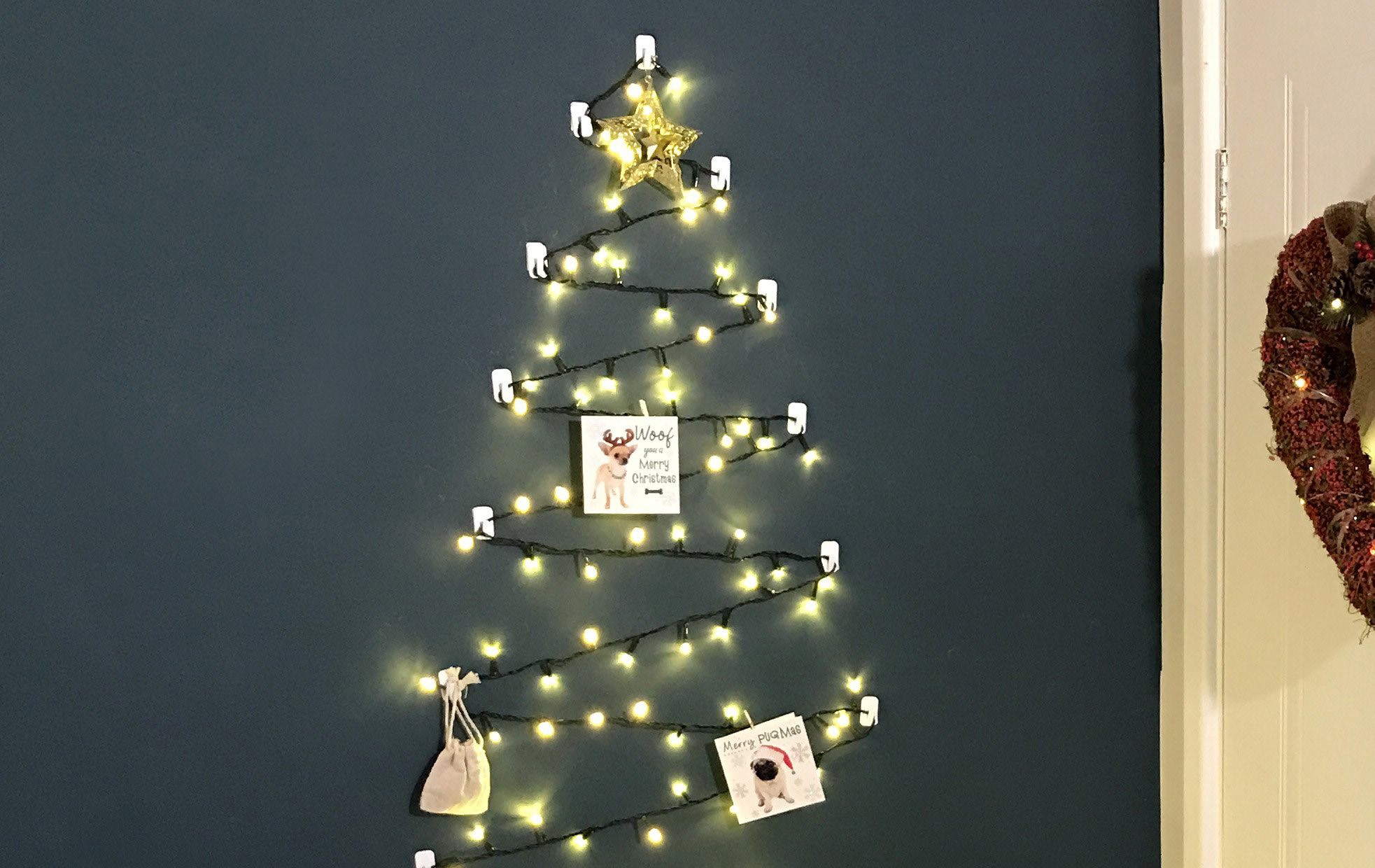 Brad pe perete. Cum se face și de ce ai nevoie pentru a construi un pom de Crăciun care să nu-ți ocupe spațiu în casă