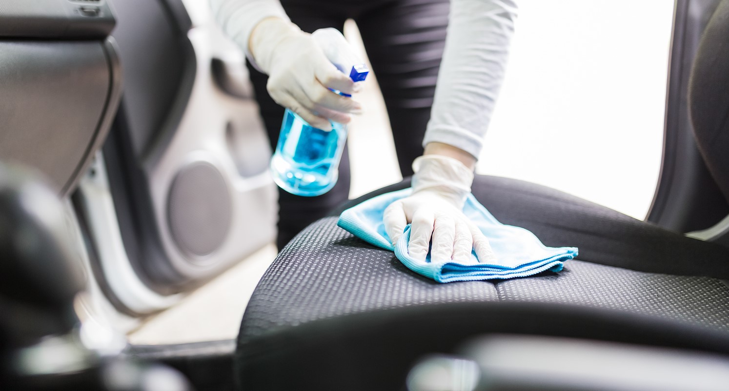 Cum se curăță tapițeria la mașină