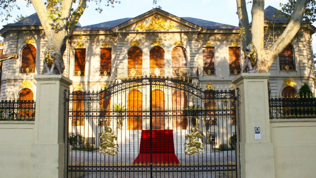 Istoria neștiută a palatului lui Gigi Becali
