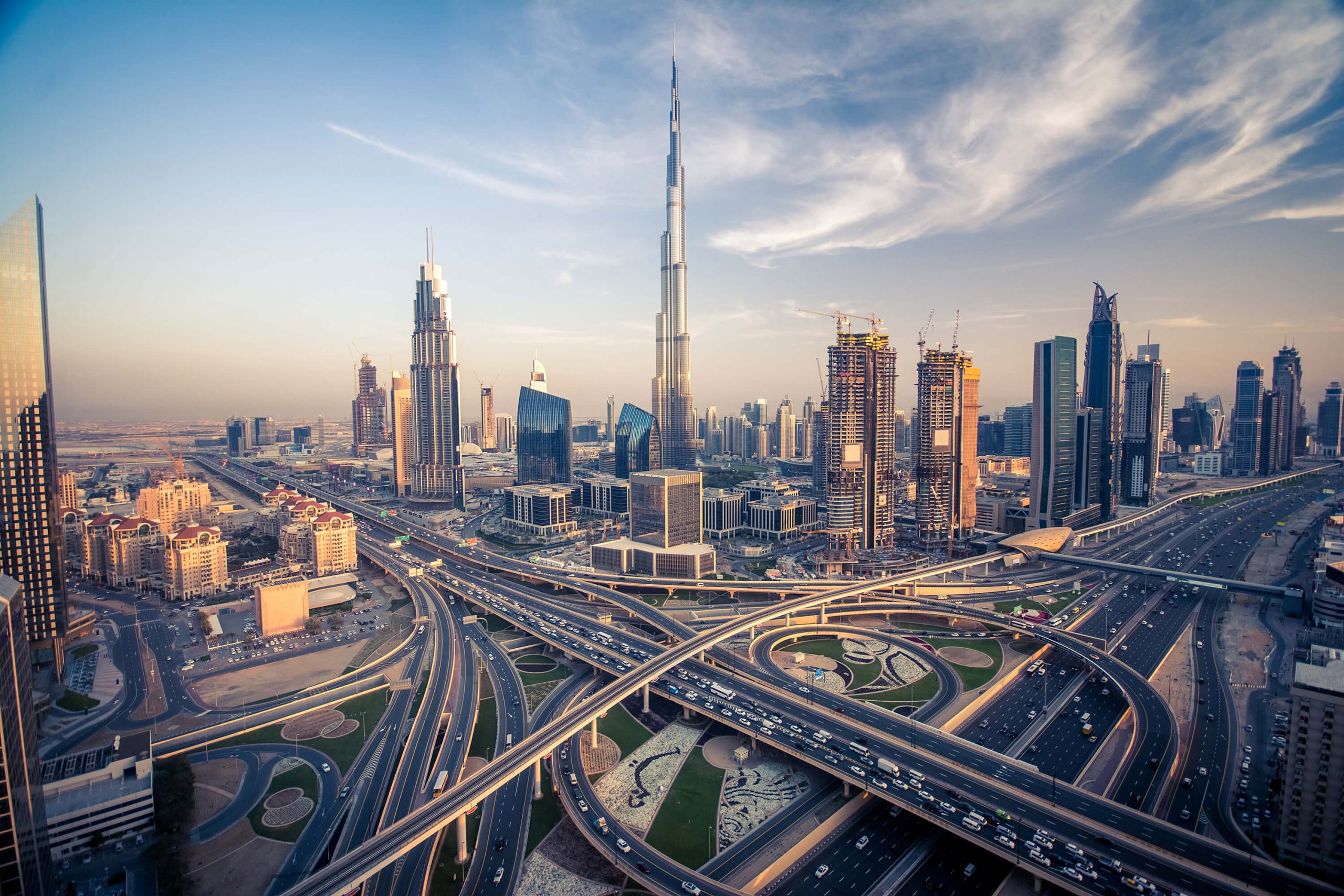 Emiratele Arabe Unite, prima țară din lume care scurtează săptămâna de lucru