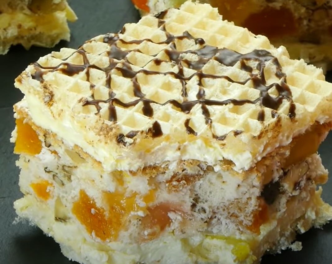 Prăjitură Rumba – rețeta. Cum se face celebrul desert cu foi de napolitană și nucă. Este mai simplu decât te-ai fi așteptat