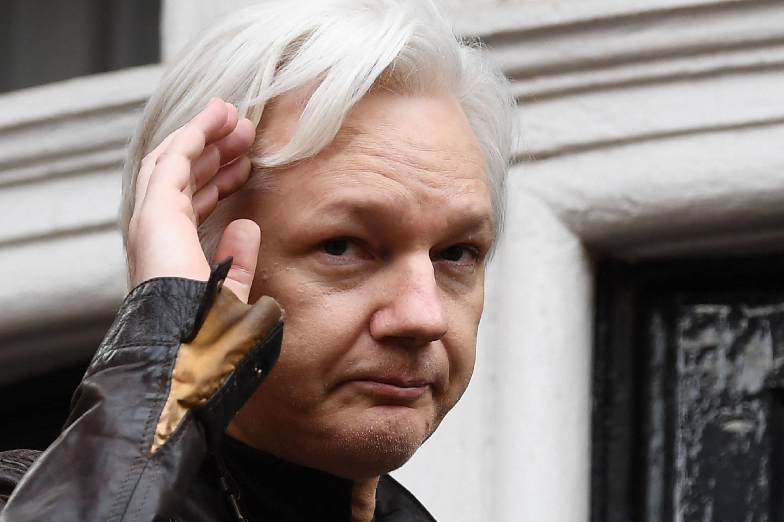 Cine este Julian Assange și de ce riscă o pedeapsă de până la 175 de ani de închisoare