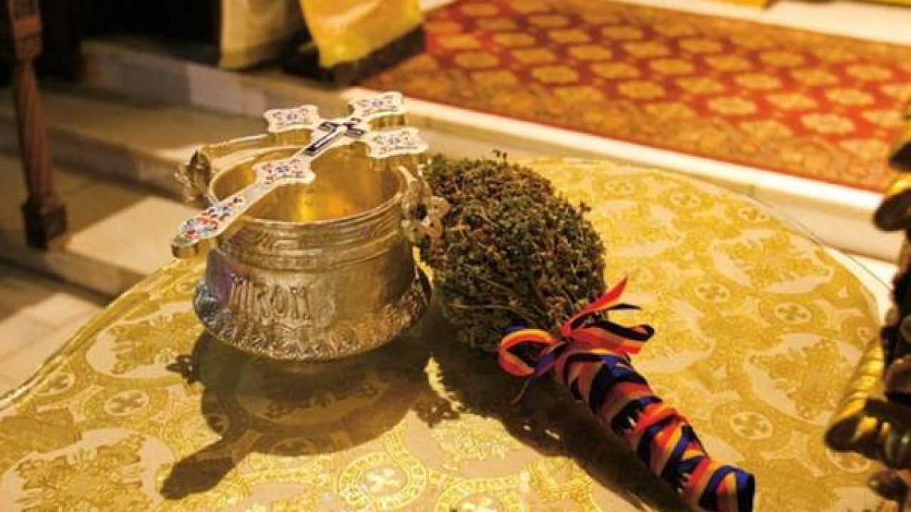Aghiasmă sau agheasmă? Cum scriem corect