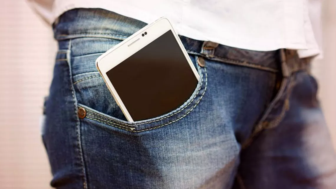 Ce ce să nu ții telefonul în buzunar