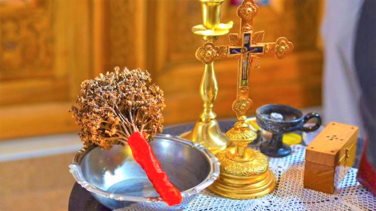 Diferența dintre aghiasma mare și aghiasma mică. Ce le deosebește de fapt