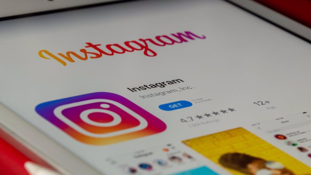Instagram și YouTube sunt acuzate în SUA pentru alimentarea depresiei unei adolescente