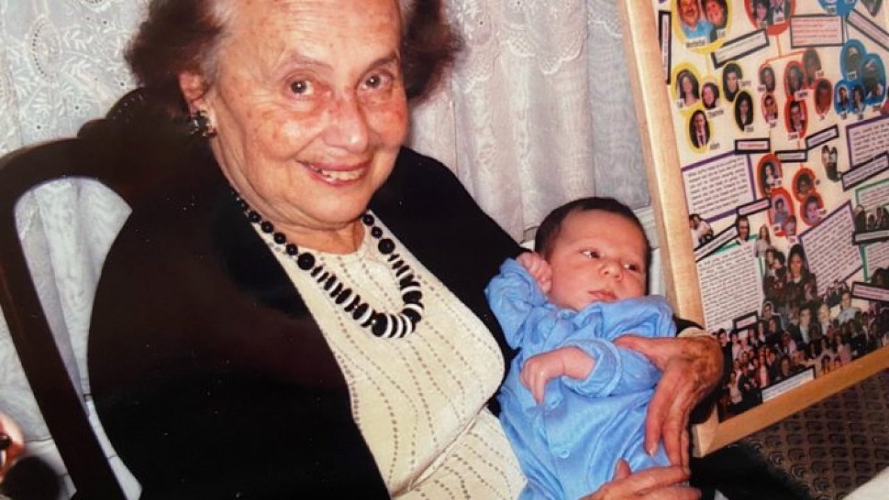 Lily Ebert, alături de cel de-al 35-lea strănepot