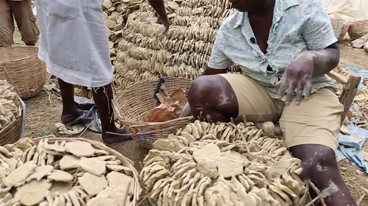 Pentru unii locuitori din Haiti, aceasta este singura hrană pe care o consumă