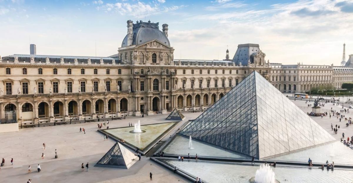Monumente din Franța. Muzeul Louvre