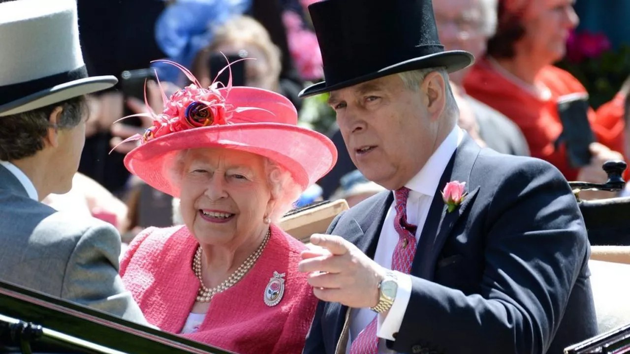 De ce Regina Elisabeta a II-a i-a retras Prințului Andrew toate titlurile regale