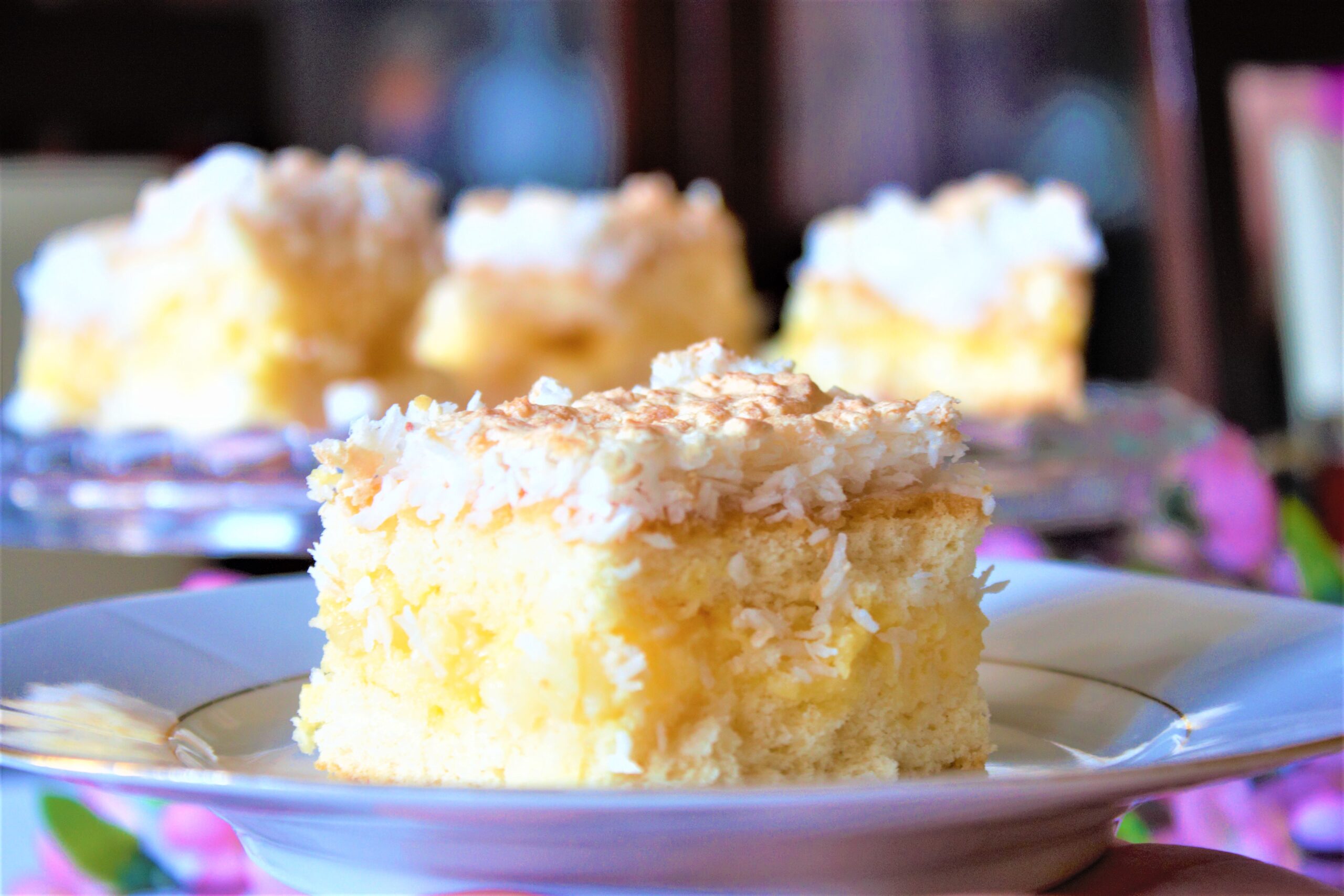 Prăjitură cu ananas și cocos. De ce ingrediente ai nevoie pentru un desert delicios și răcoritor