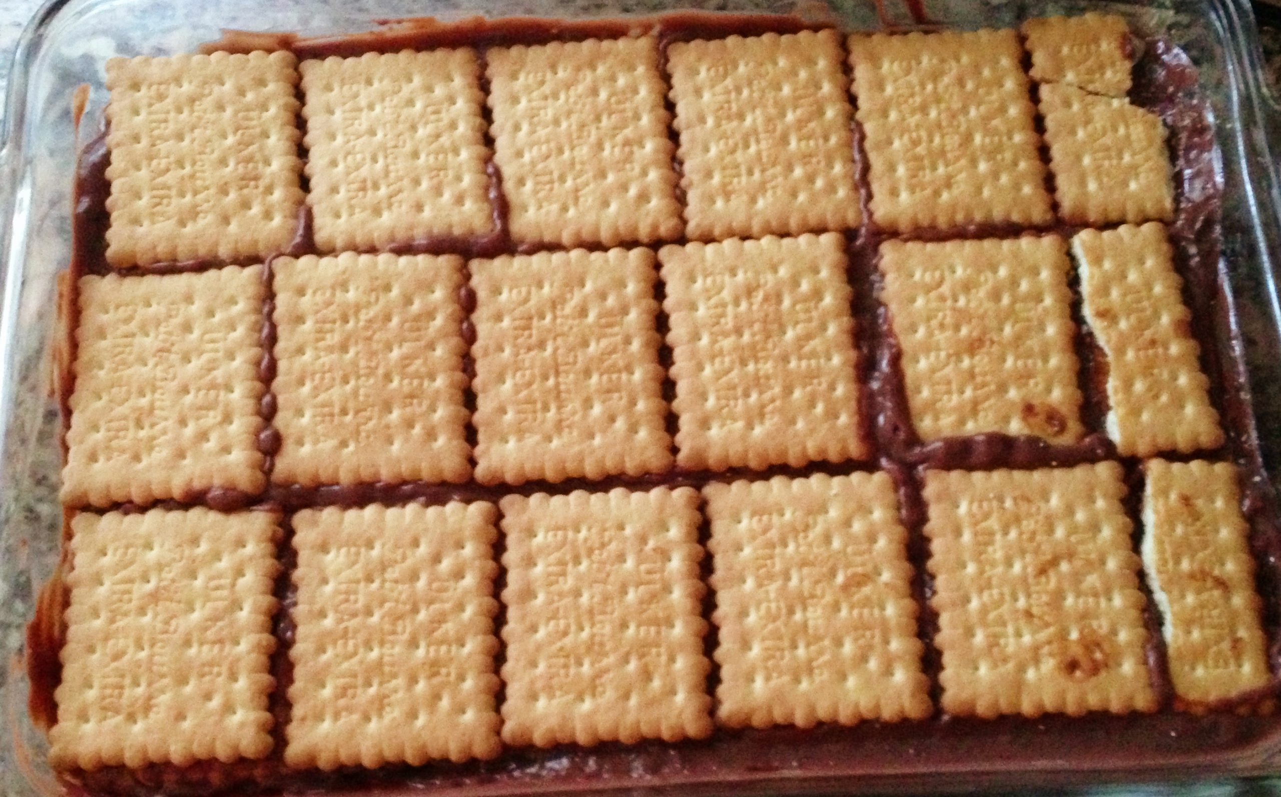 Rețetă de prăjitură fără coacere cu biscuiți și banane