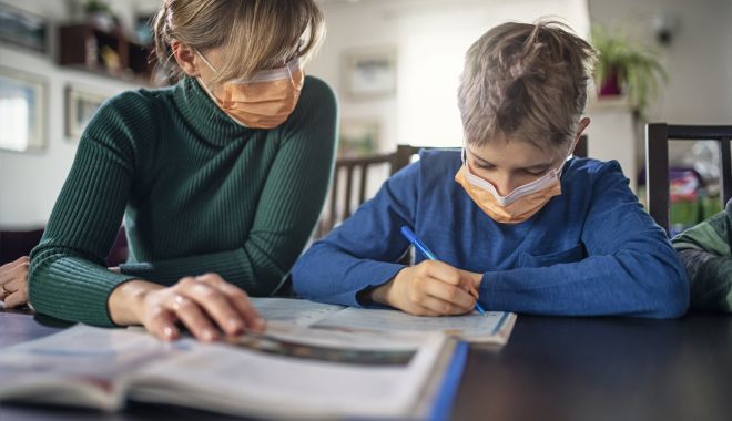 Românii care pot primi o majorare salarială, în 2022