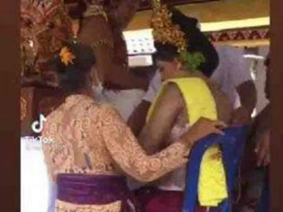 Ni Putu Melina, tânăra care s-a căsătorit cu un cuțit