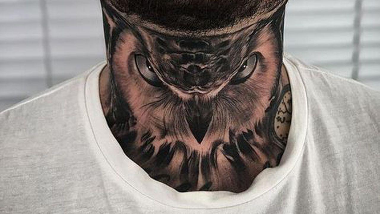 Tatuaj gât complet