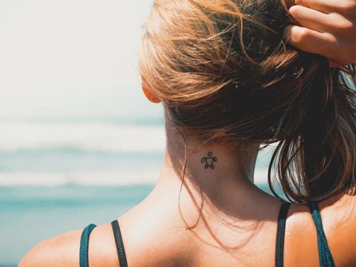 Tatuaje pe gât. 10 modele și idei în vogă care să te ajute să te inspiri. FOTO