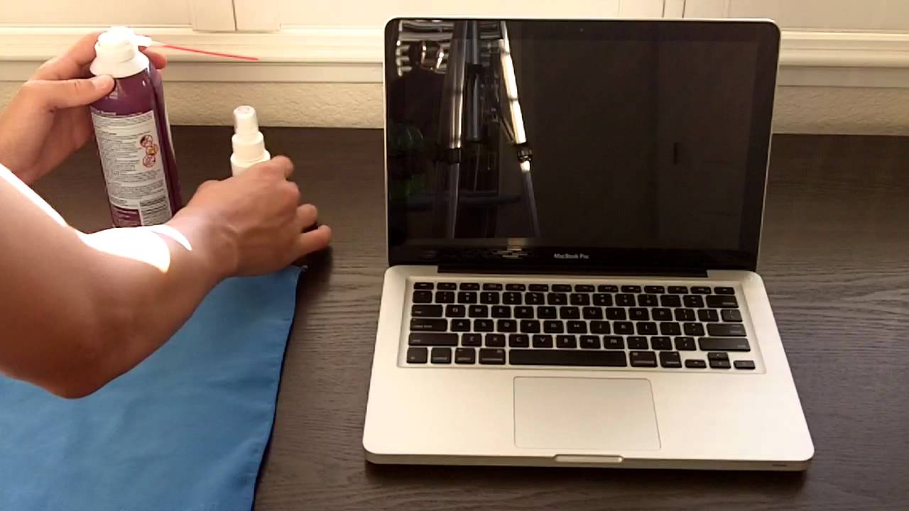 cureți laptopul