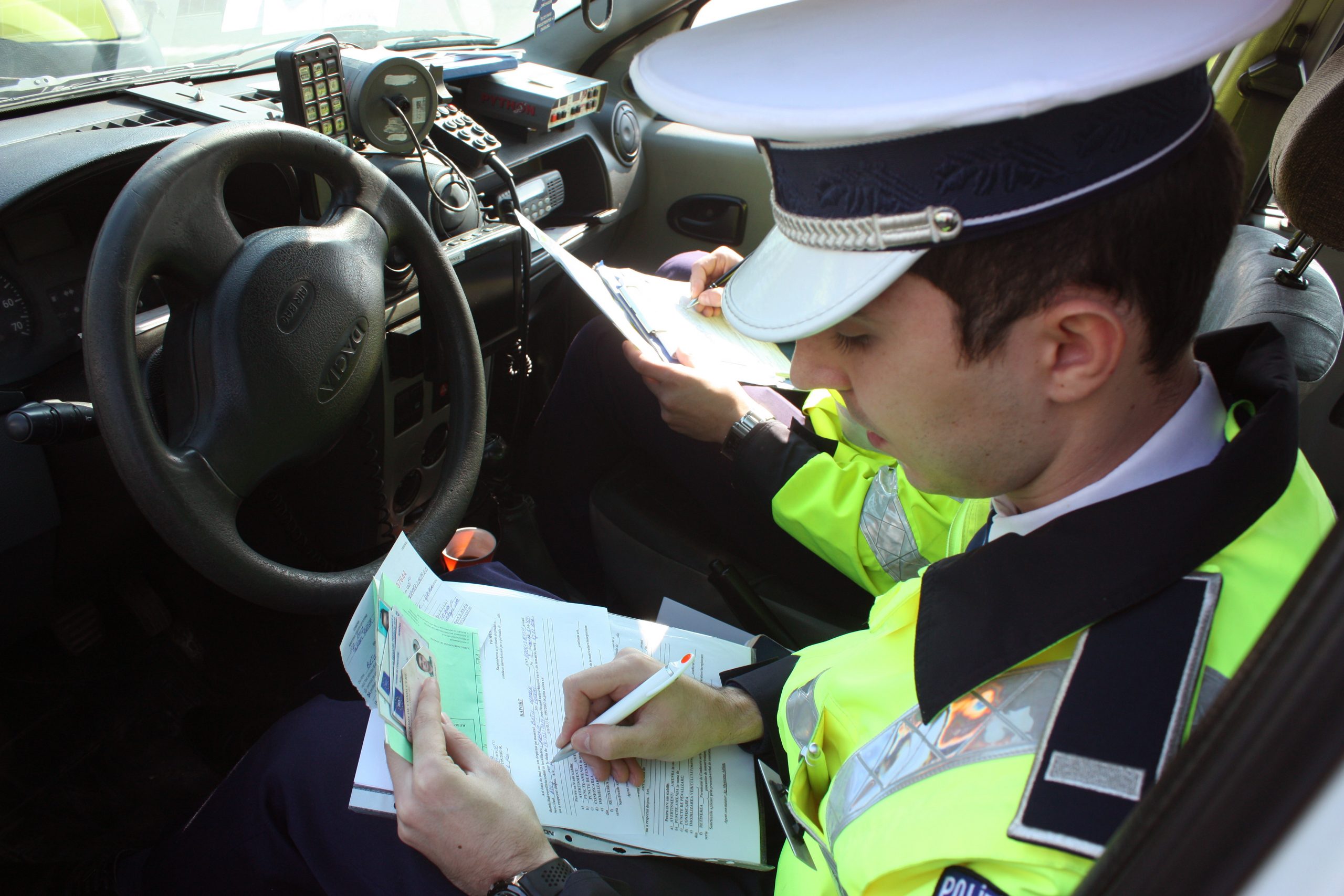 Amenzi mari pentru șoferii care circulă fără poliță RCA valabilă