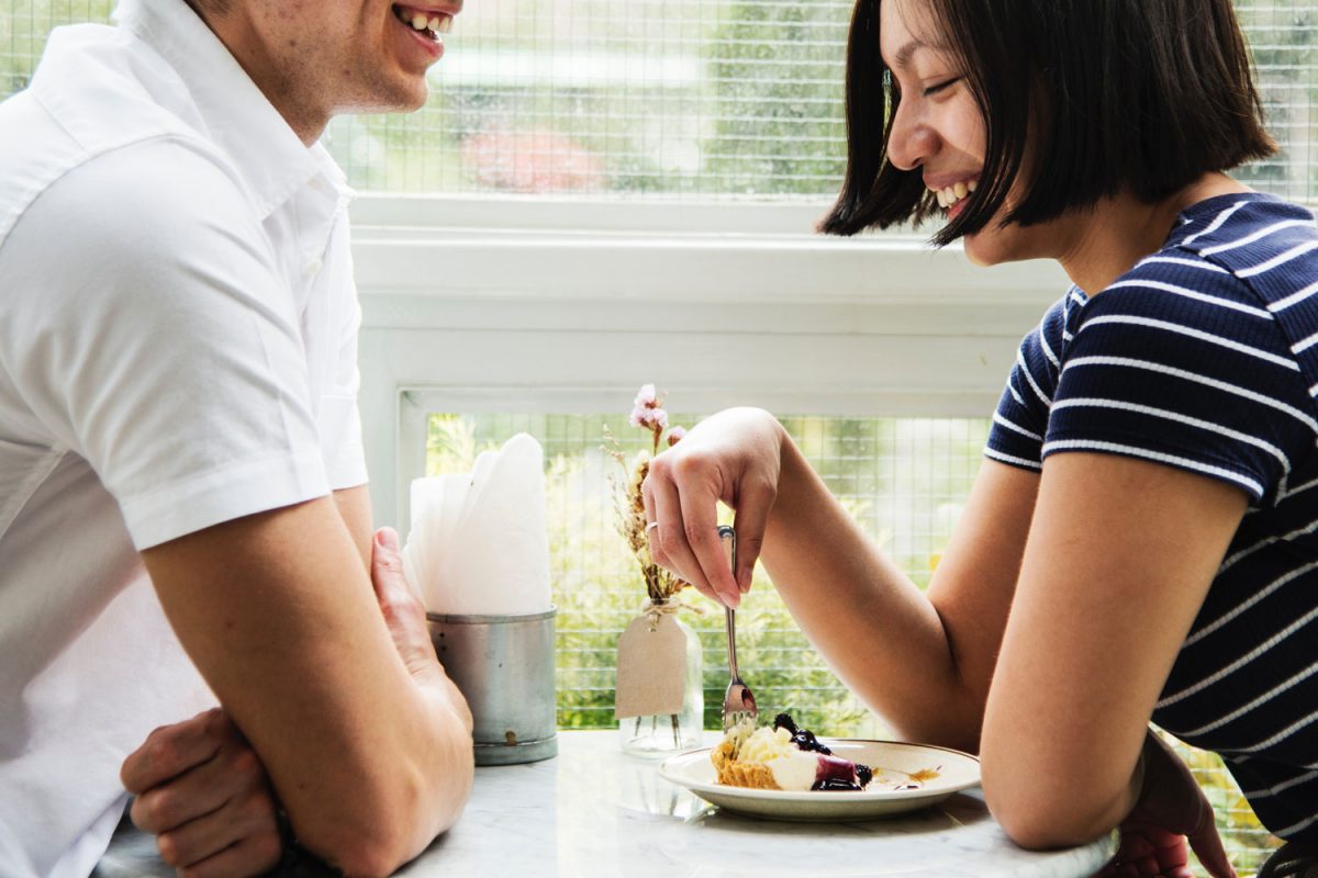 Ce dezvăluie despre tine comportamentul pe care îl ai la masă. Limbajul corpului joacă un rol esențial