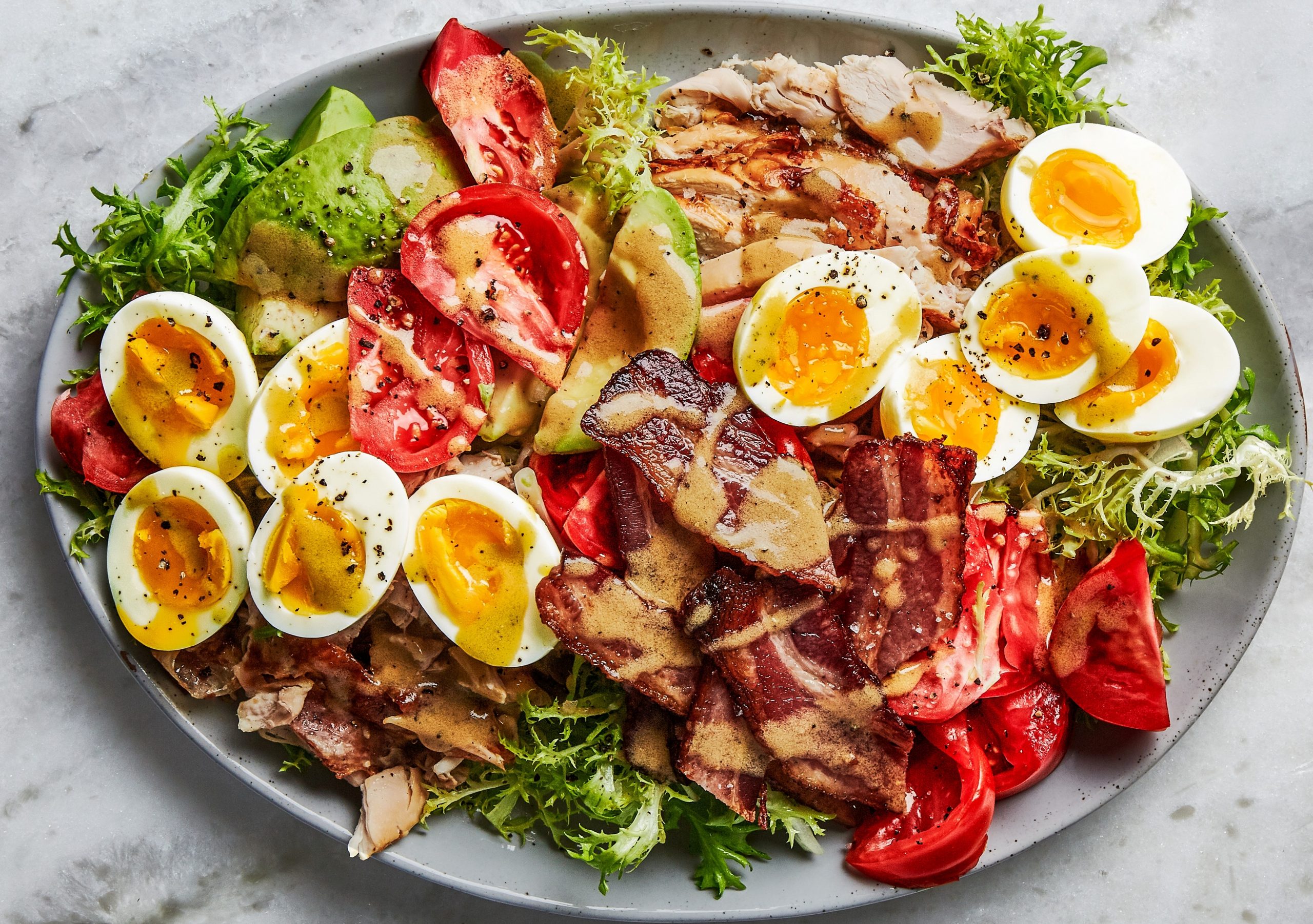 Ce este și cum se face salata Cobb. Aceasta este rețeta preferată a actrițelor din serialul Prietenii tăi