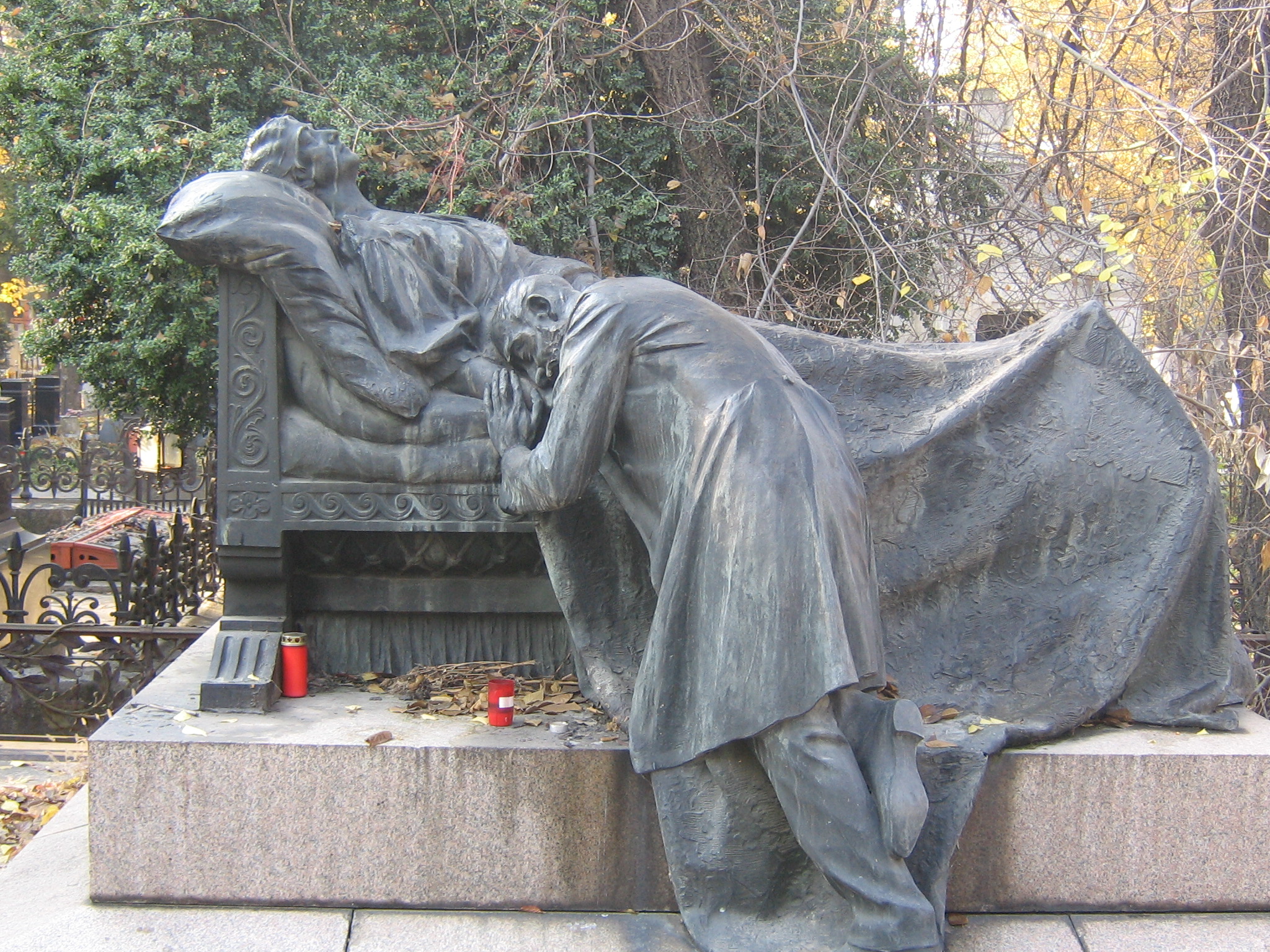 Statuia soţilor Poroineanu