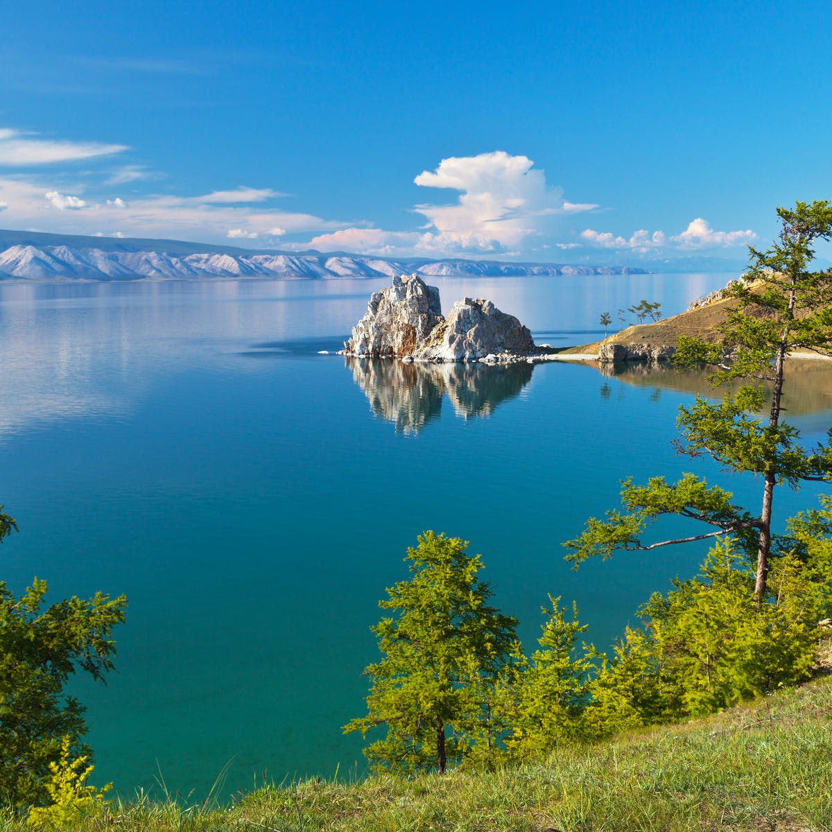 Unde se află cel mai adânc lac din lume