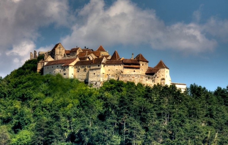 Cine a construit cetatea Râșnov