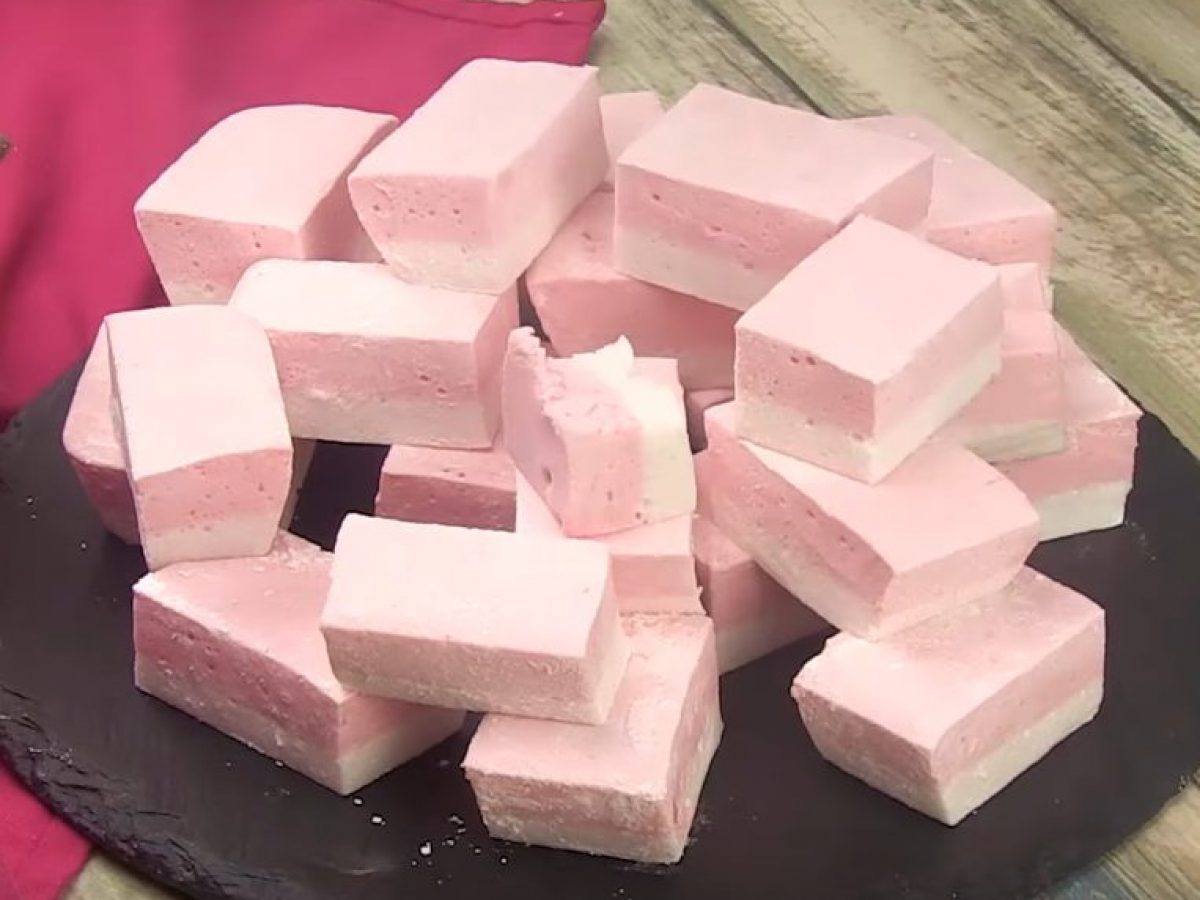 Cum poți să faci bezele în două culori. Rețeta simplă pe care poți s-o pregătești chiar la tine acasă