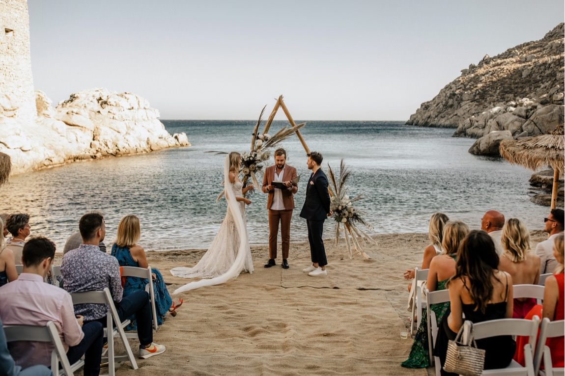 Locații spectaculoase în Grecia, unde poți organiza nuntă pe plajă. Mykonos / Photo: Chris and Ruth Photography