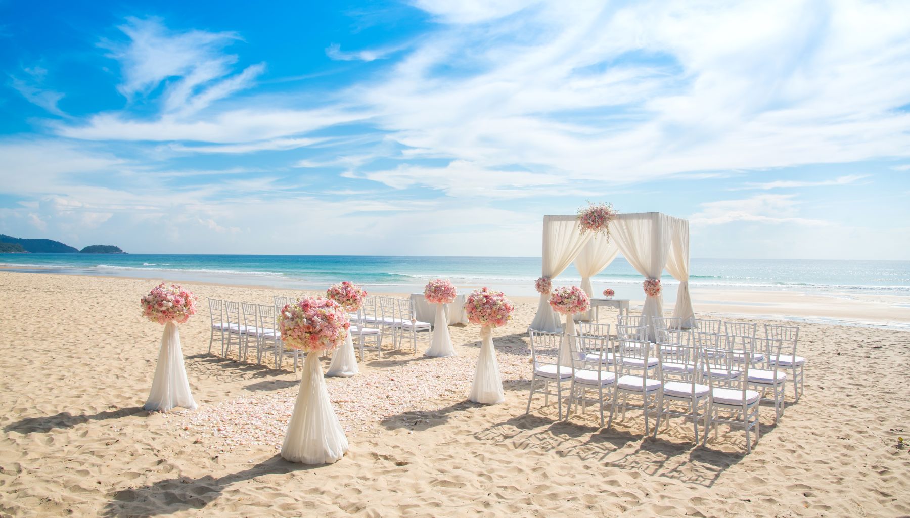 Nuntă pe plajă în Grecia: 7 locații spectaculoase pentru un eveniment de vis