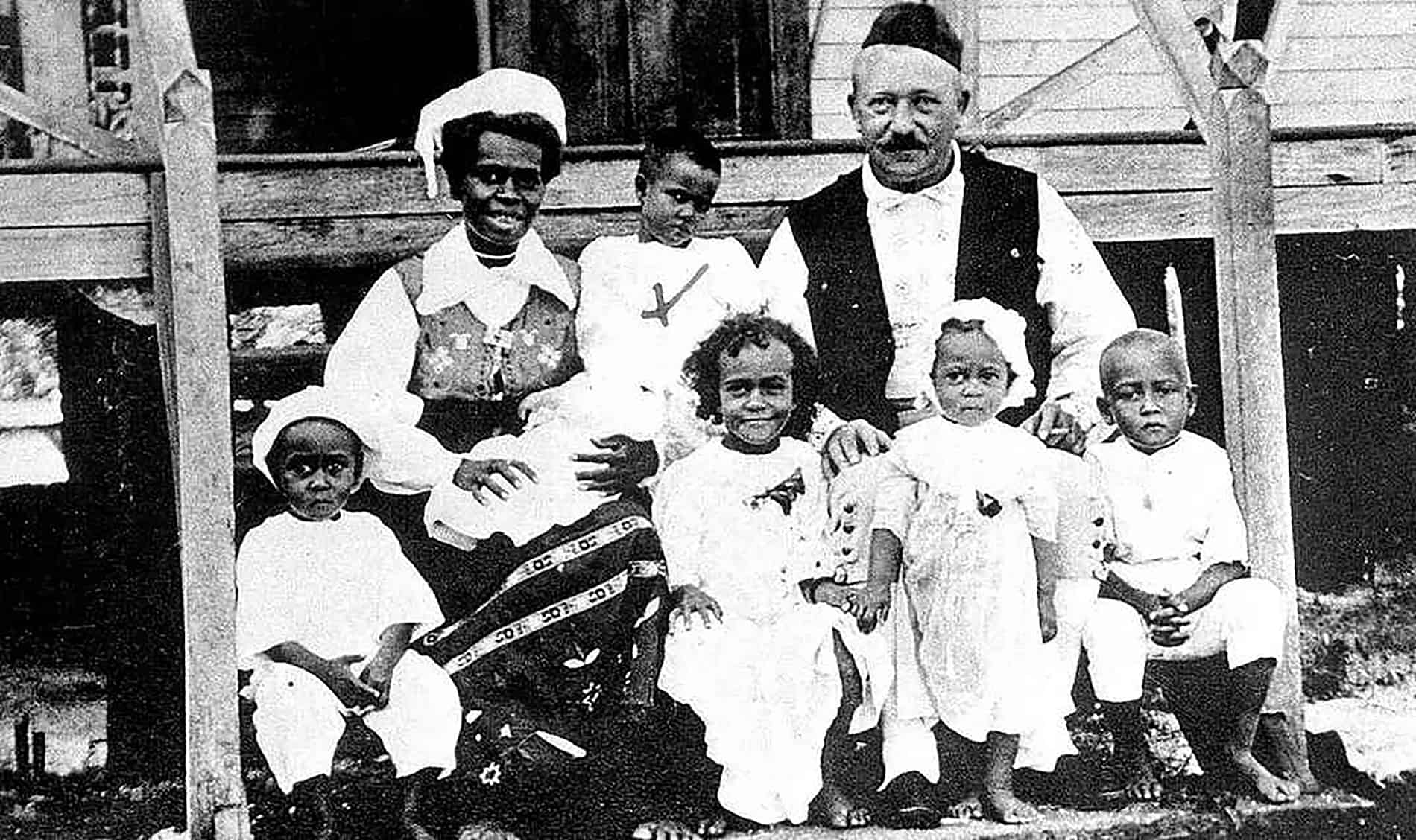 Carl-Emil Pettersson cu familia sa, circa 1918 / Svenska Oden