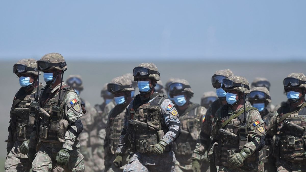 Românii care ar putea fi chemați în armată, în caz de război. Ce riscă cei care refuză încorporarea