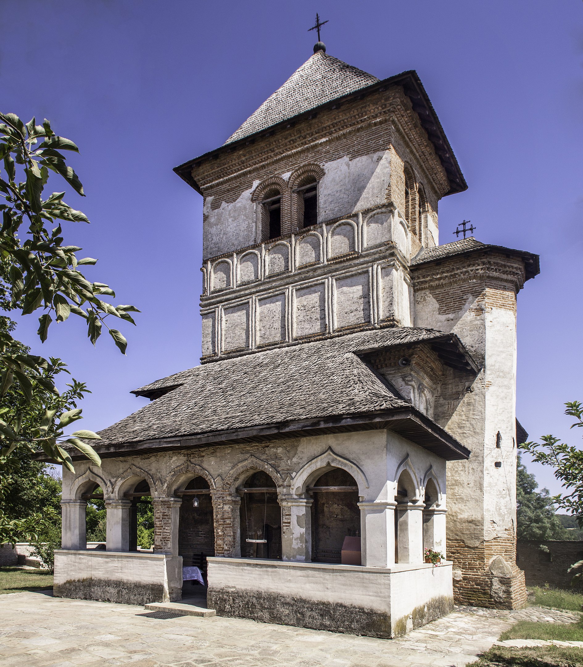 Mănăstirea Strehaia, singura din România care are altarul orientat spre sud