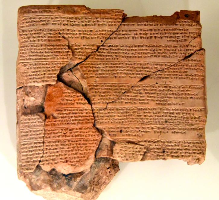 Imaginea unei tăblițe de lut cu scriere hitită care înregistrează un tratat de pace între Noul Regat al Egiptului și Imperiul Hitit în urma bătăliei de la Kadesh