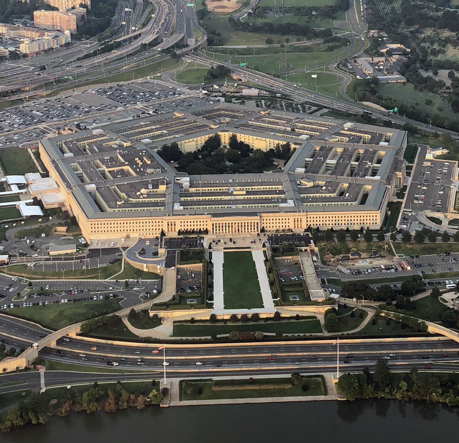 Pentagon, cea mai mare clădire administrativă din lume