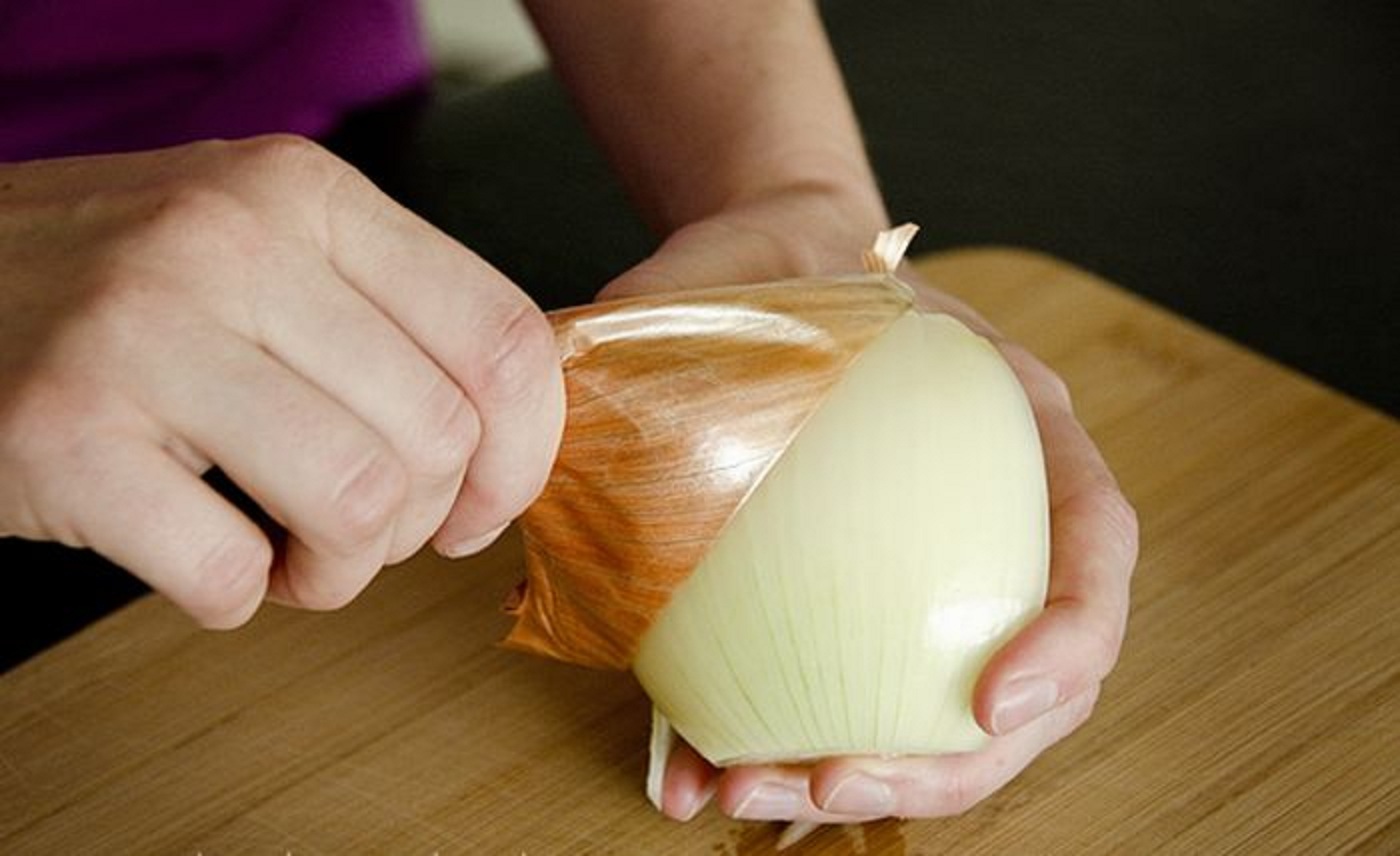 Ce se întâmplă dacă ții o ceapă în baie