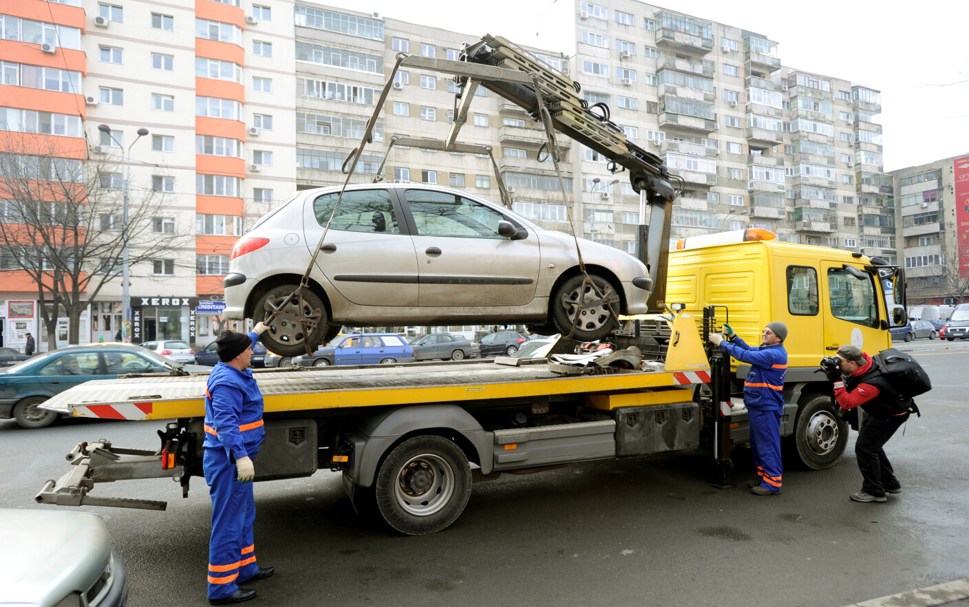 Liber la ridicarea mașinilor parcate neregulamentar în București