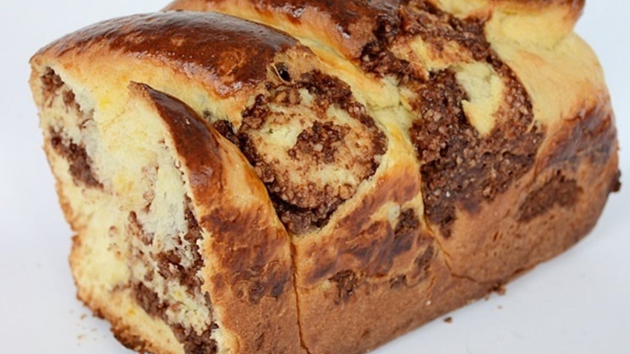 Cum alegi corect cozonacul de Paște. Ingredientele de pe etichetă la care e bine să fii atent