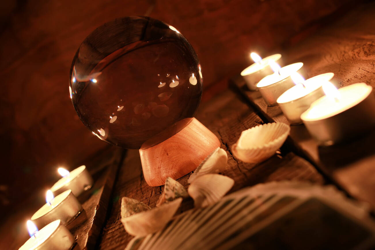 Cum ghiceau oamenii viitorul în secolele trecute. 6 metode stranii