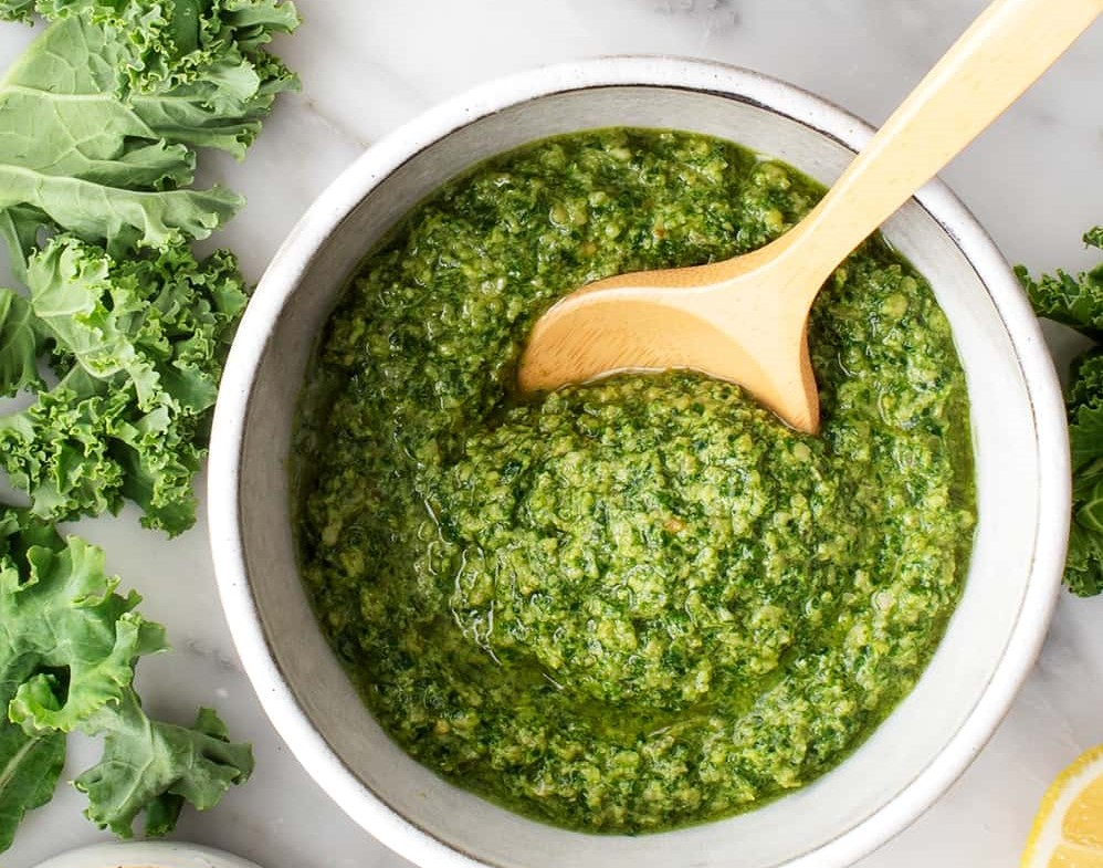 Cum se face sosul pesto și cum se servește
