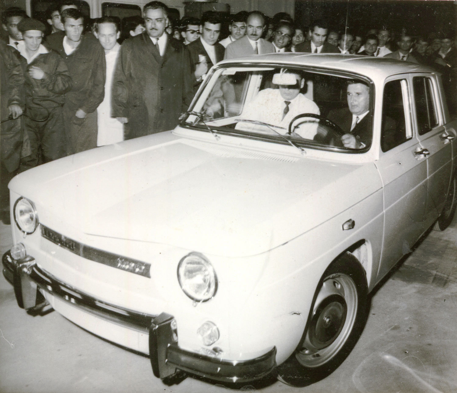 Când a început construcția primului autovehicul românesc, Dacia