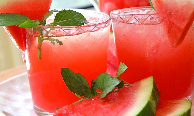 Cum prepari o băutură răcoritoare și aromată - Limonadă de pepene roșu